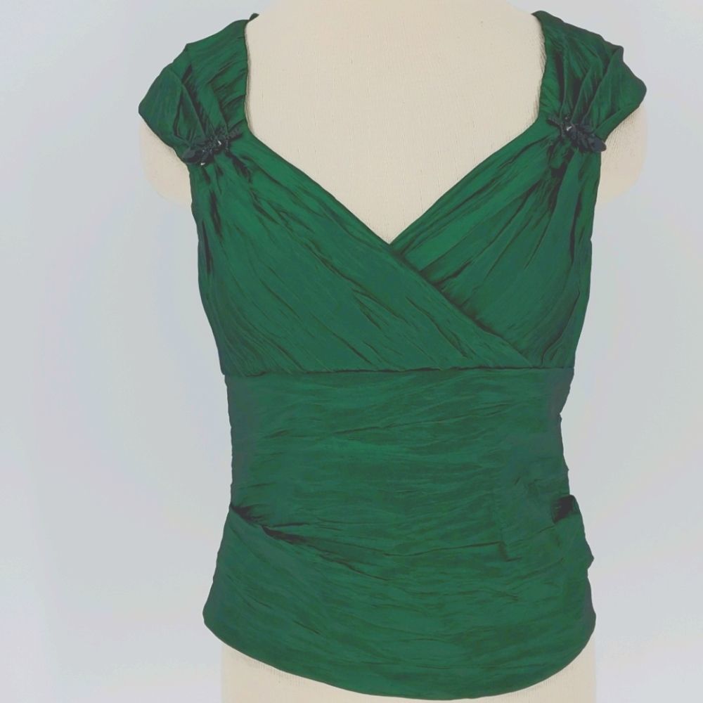 Jeanne Alexander Green crinkle look fancy top. Med